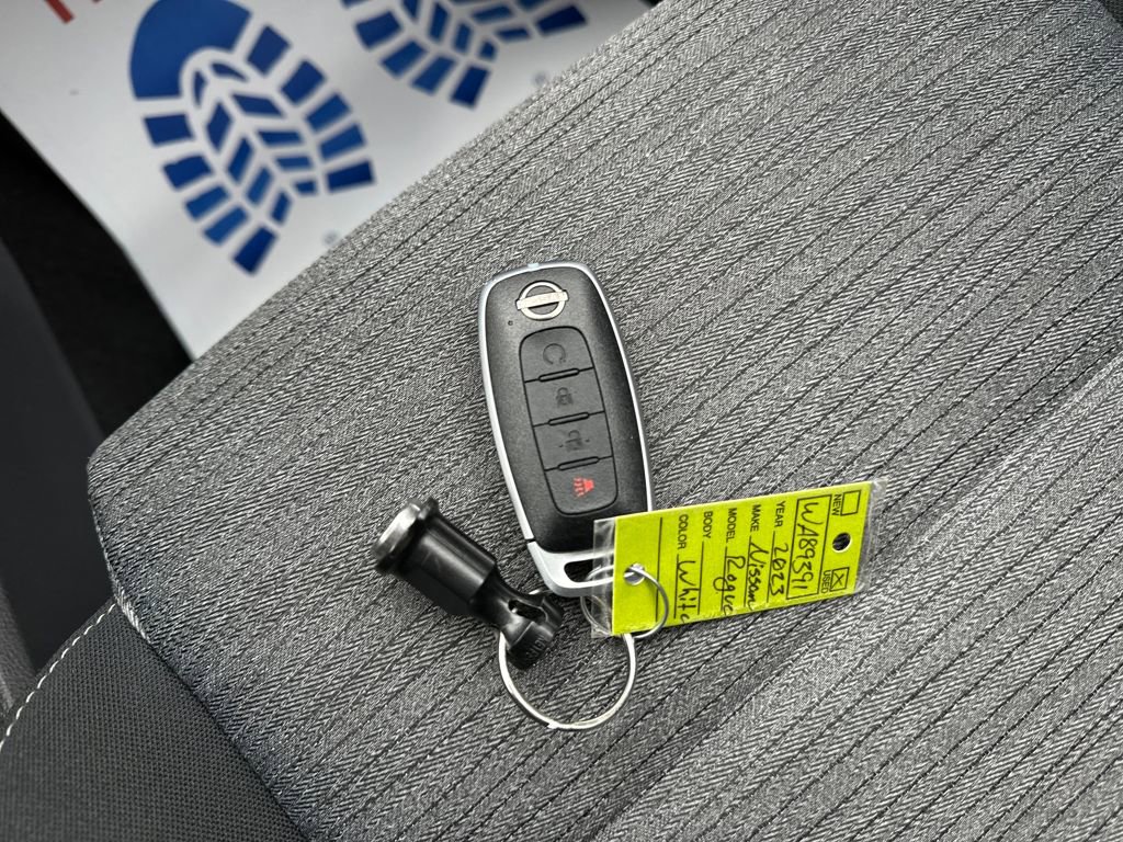 Used 2023 Nissan Rogue SV image 27