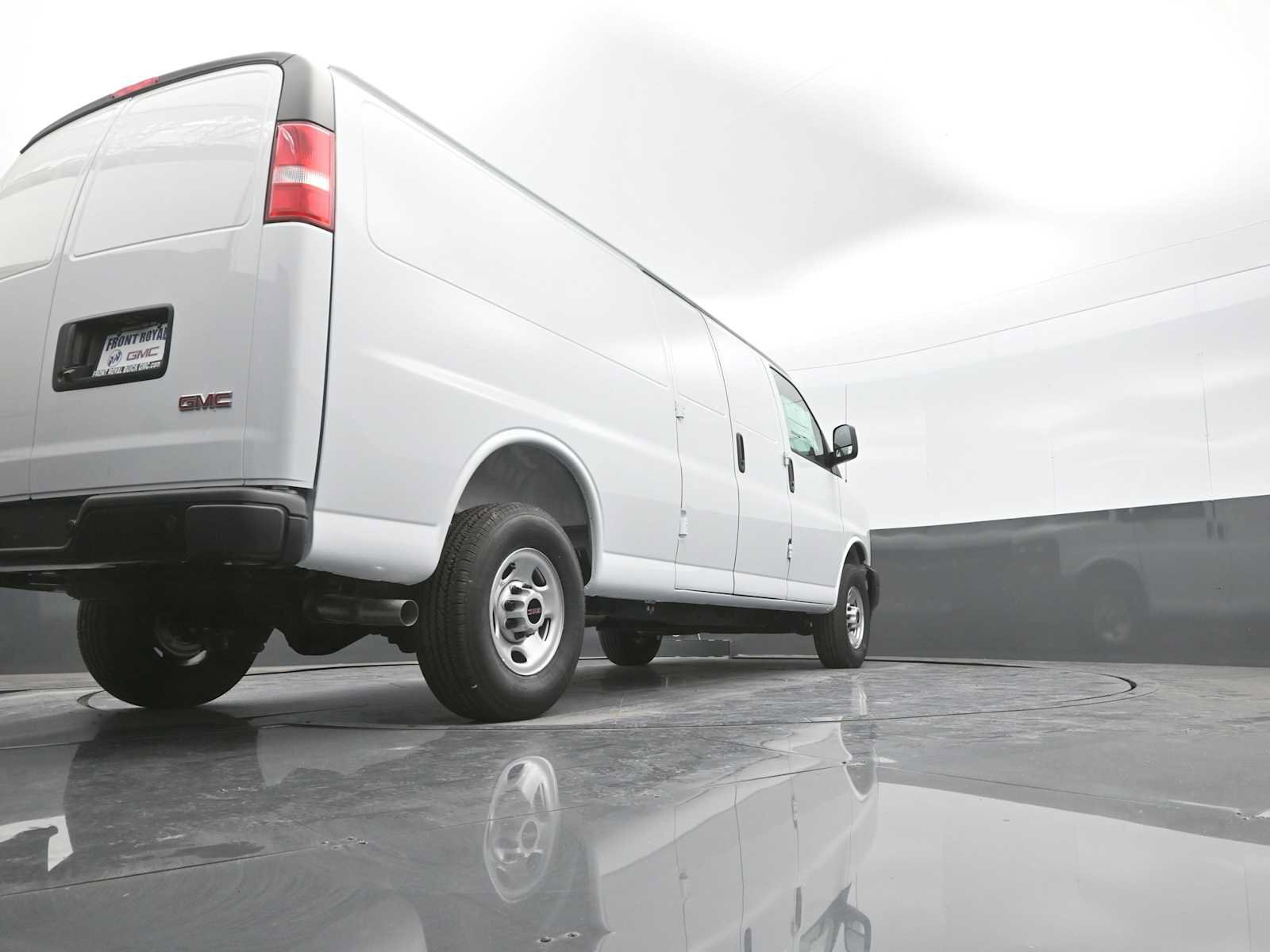 New 2026 GMC Savana 3500 Extended RWD image 36