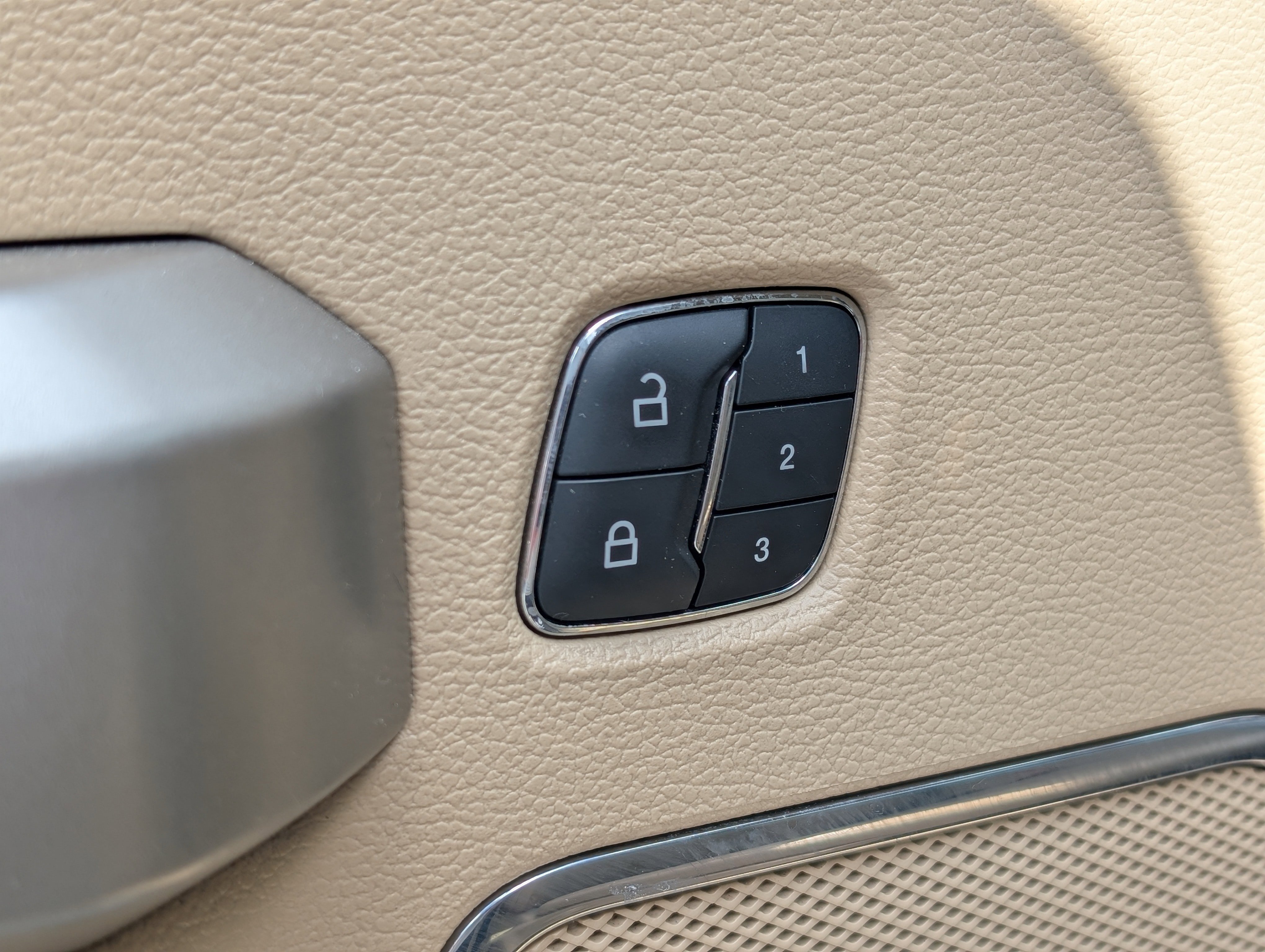 Used 2019 Ford F150 Lariat w/ Equipment Group 502A Luxury image 34