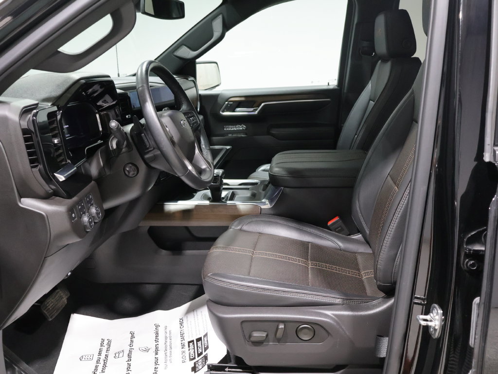 Used 2025 Chevrolet Silverado 1500 High Country w/ Midnight Edition AWD/4WD image 11