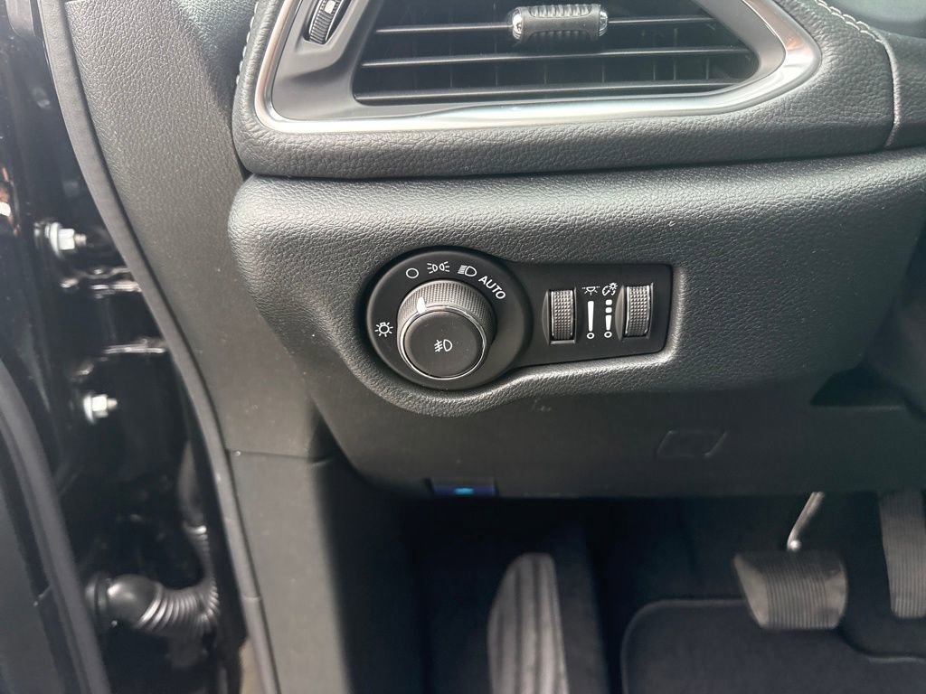 New 2026 Chrysler Pacifica Limited AWD/4WD image 11