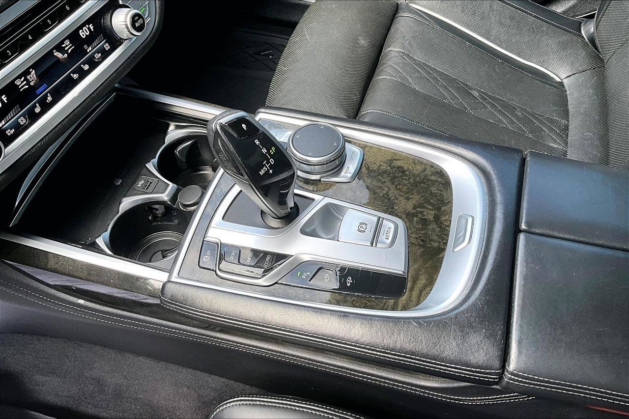 Used 2020 BMW 750i xDrive w/ M Sport Package image 18