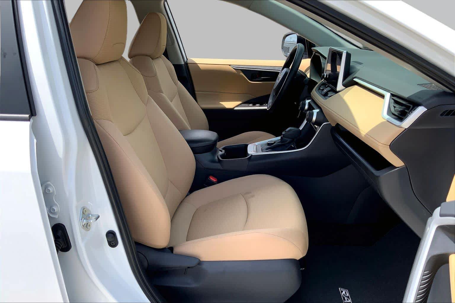 Certified 2025 Toyota RAV4 LE AWD/4WD image 9