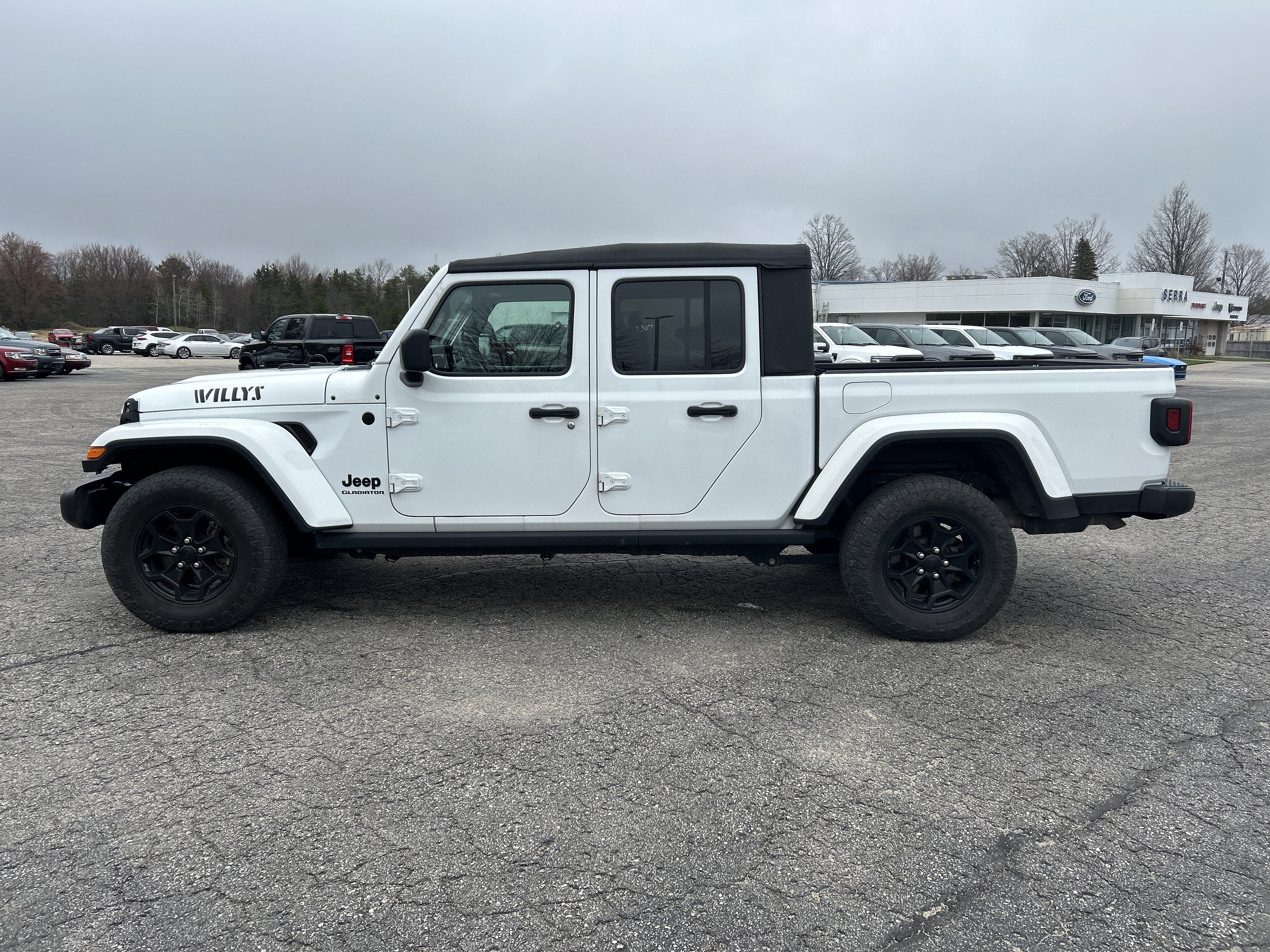 Used 2021 Jeep Gladiator Willys AWD/4WD image 7