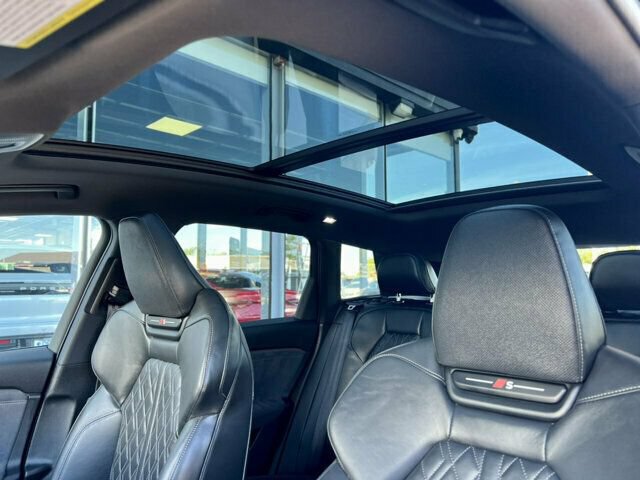 Used 2025 Audi SQ6 e-tron Premium Plus w/ Premium Plus AWD/4WD image 29