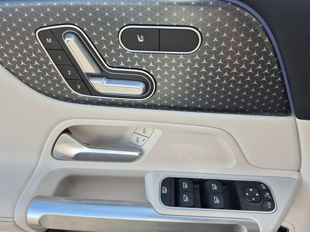 Used 2024 Mercedes-Benz EQB 300 300 image 7
