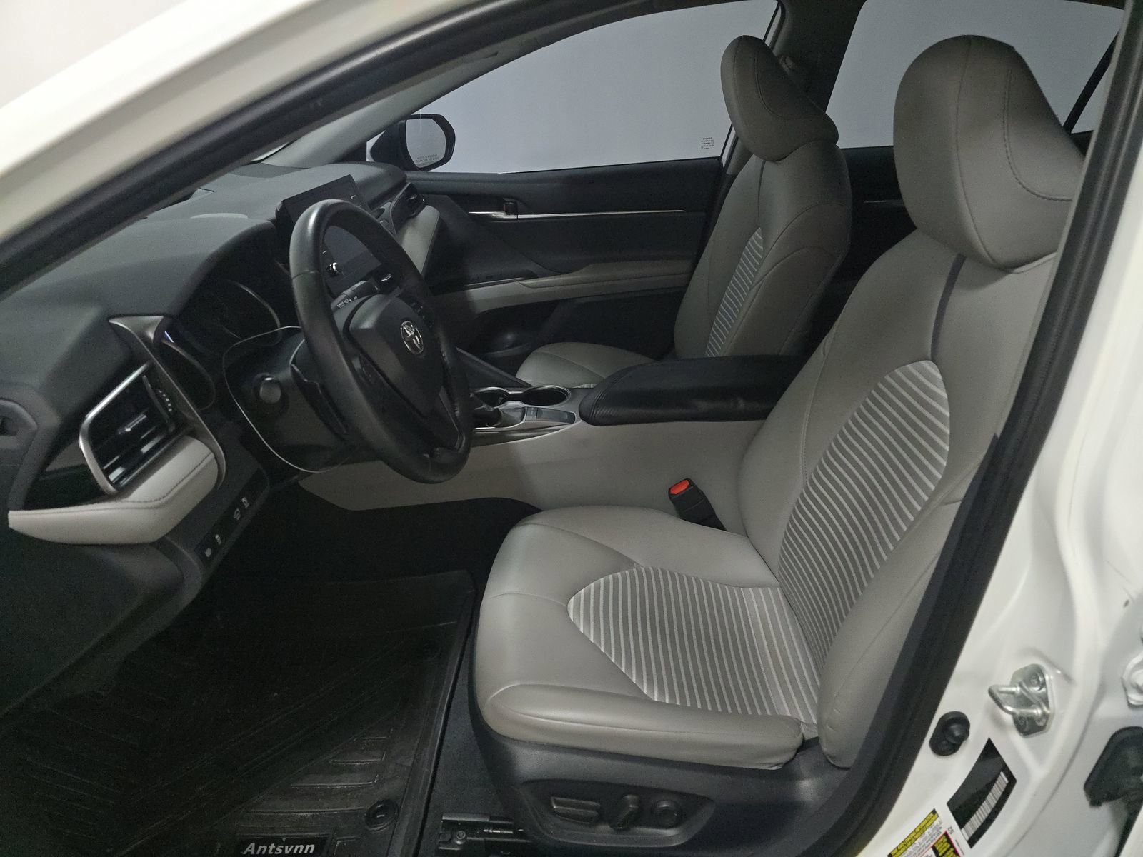 Used 2023 Toyota Camry SE image 7