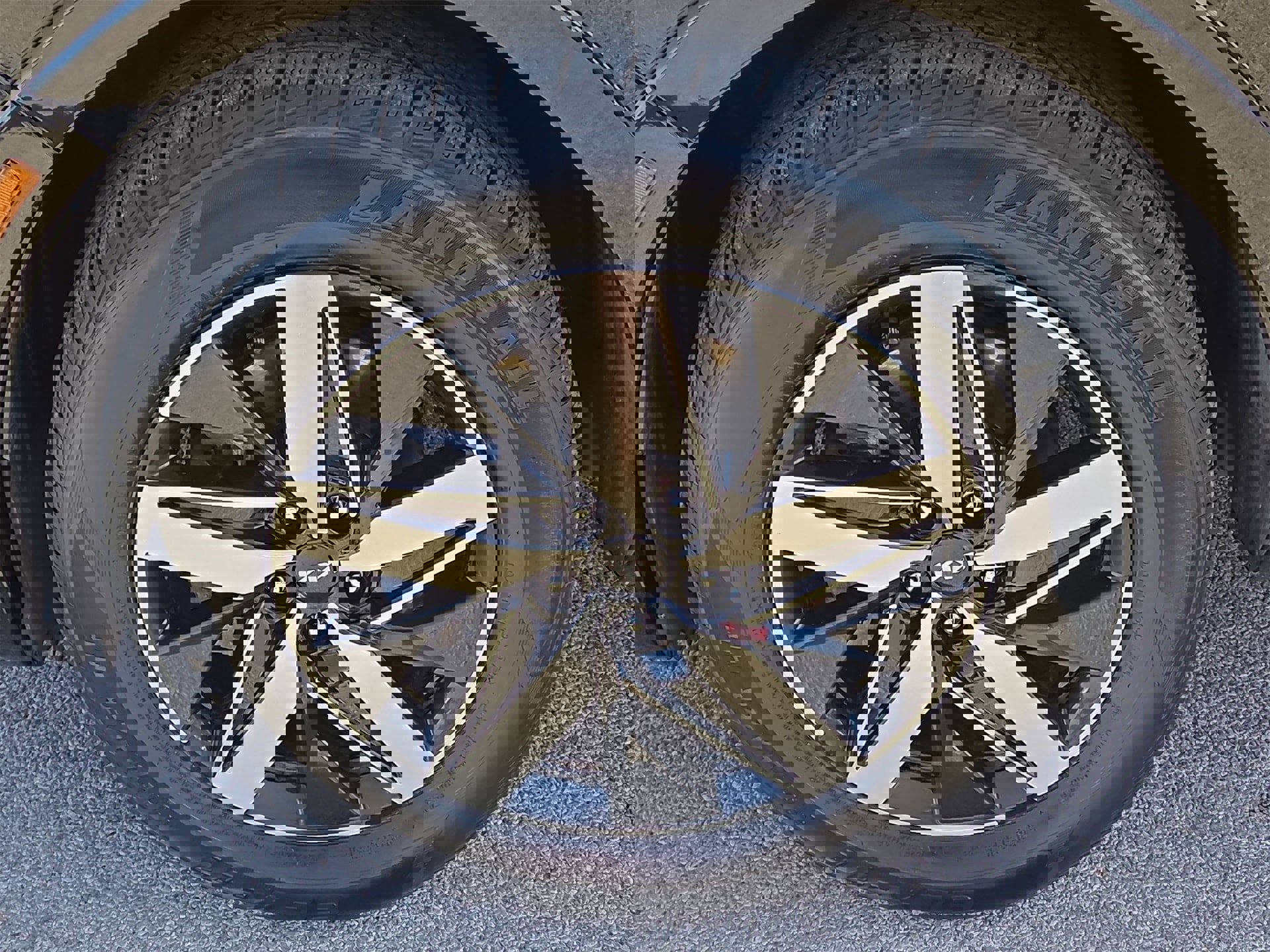 Used 2022 Kia Sorento EX w/ Panoramic Sunroof Package image 11