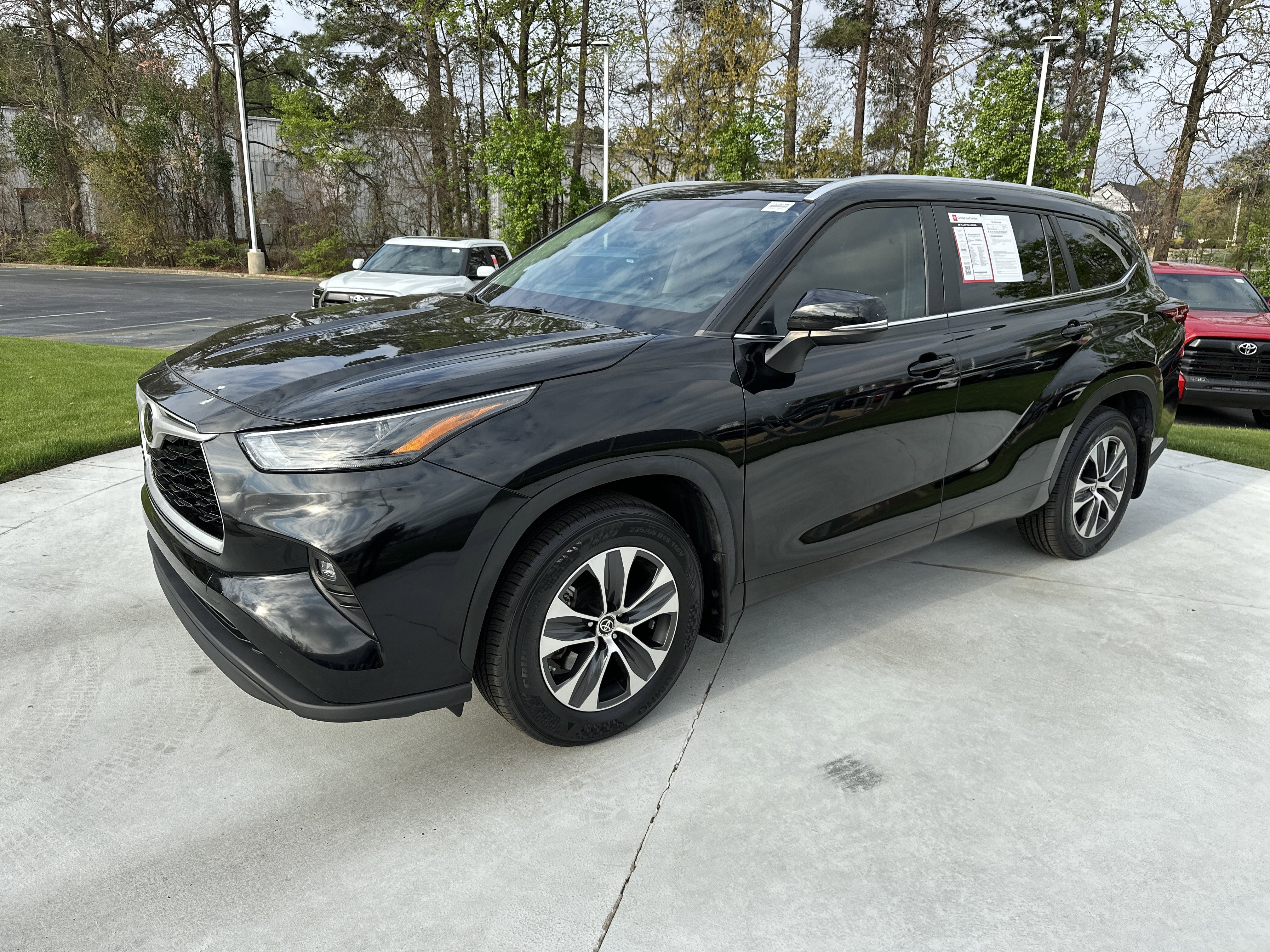 Used 2024 Toyota Highlander XLE image 5