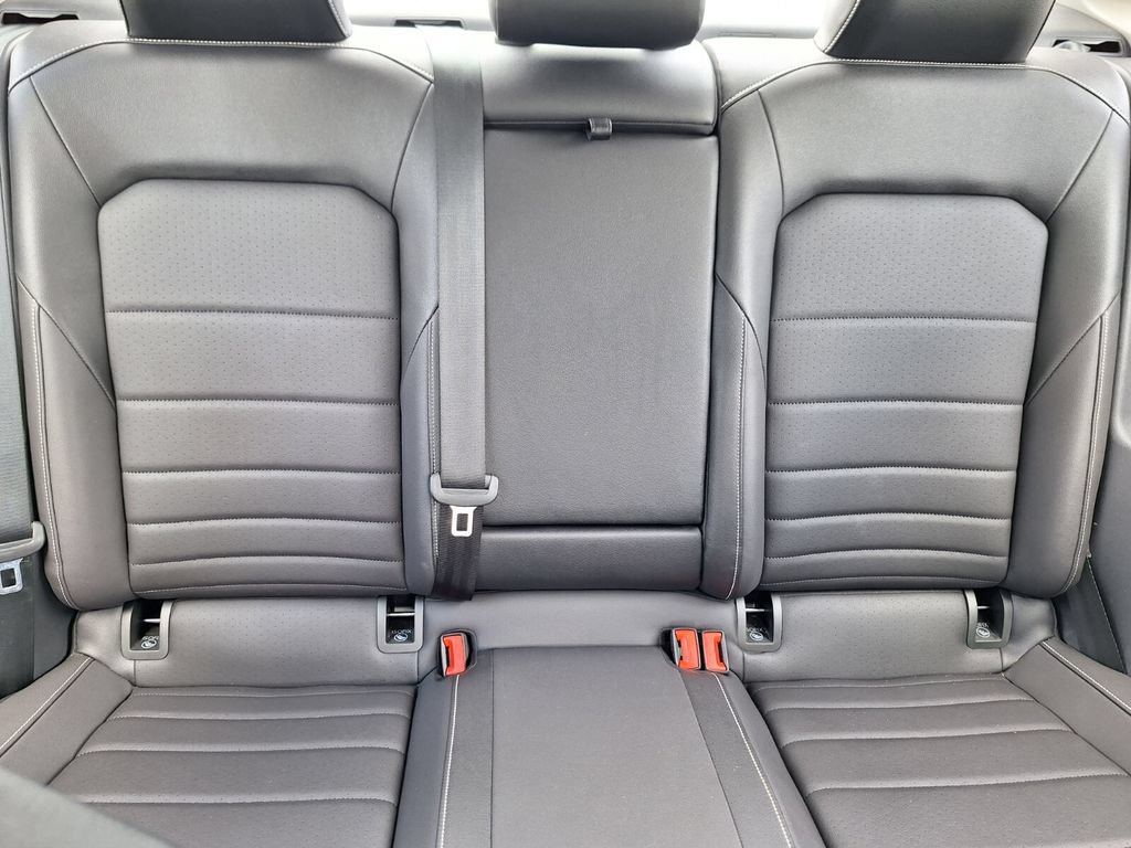 Used 2023 Volkswagen Jetta SE w/ Panoramic Sunroof Package FWD image 29
