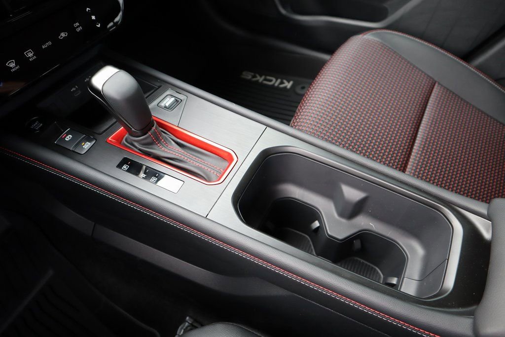 New 2025 Nissan Kicks SR FWD image 18