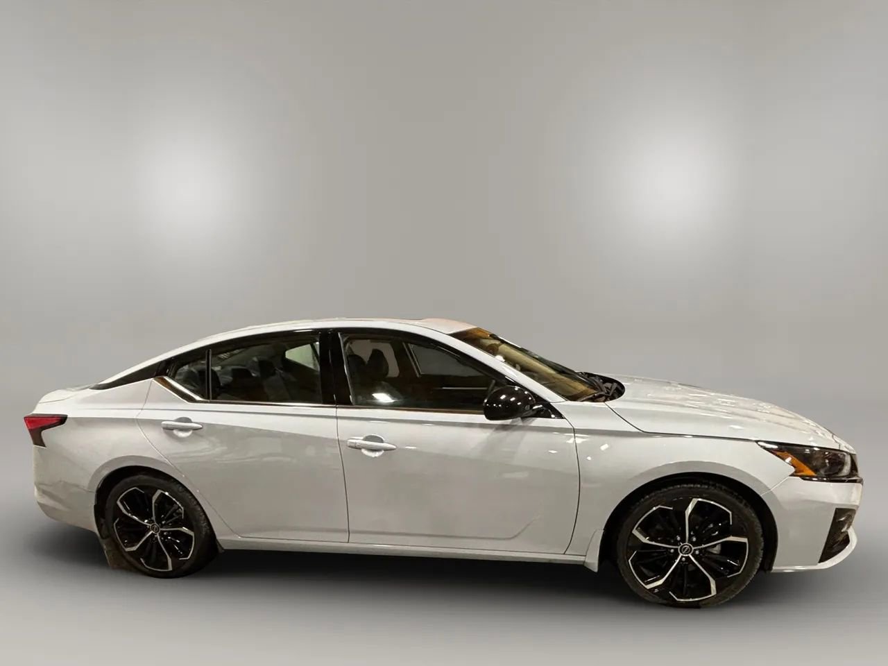 Used 2023 Nissan Altima 2.5 SR w/ SR Premium Package image 7