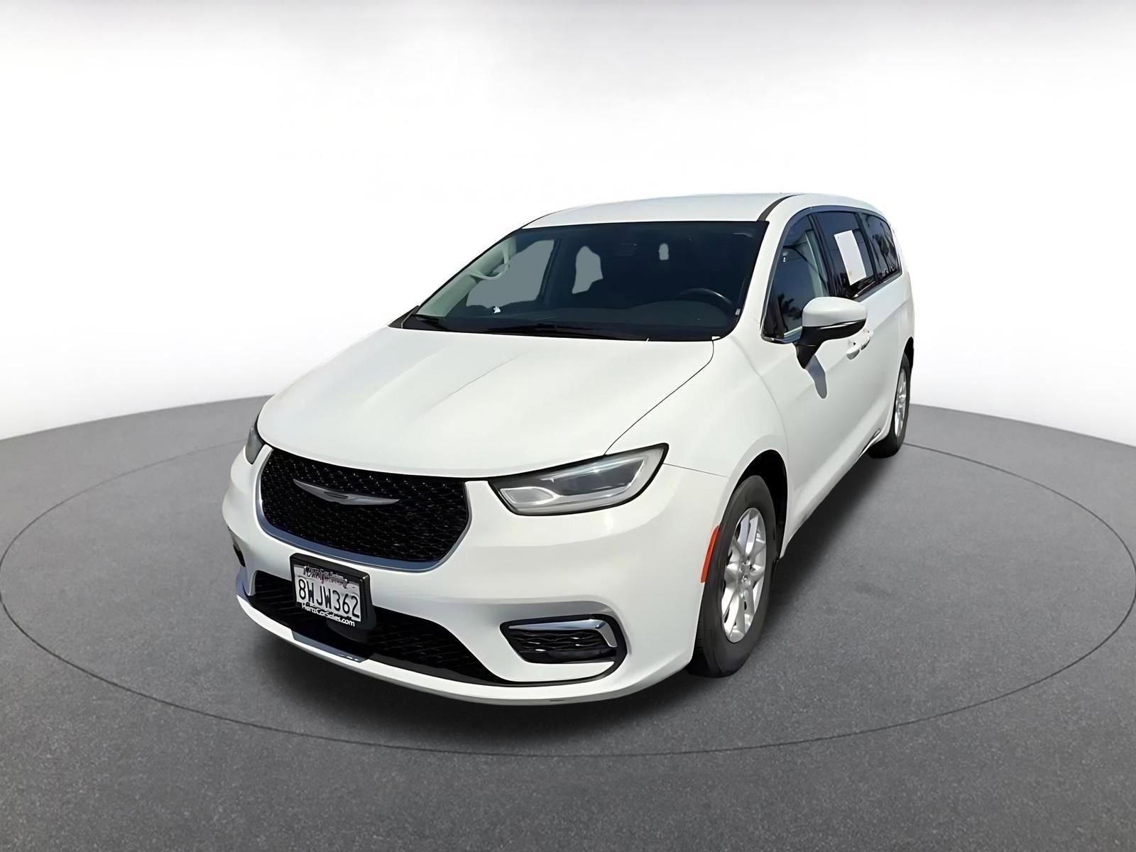 Used 2023 Chrysler Pacifica Touring-L image 7