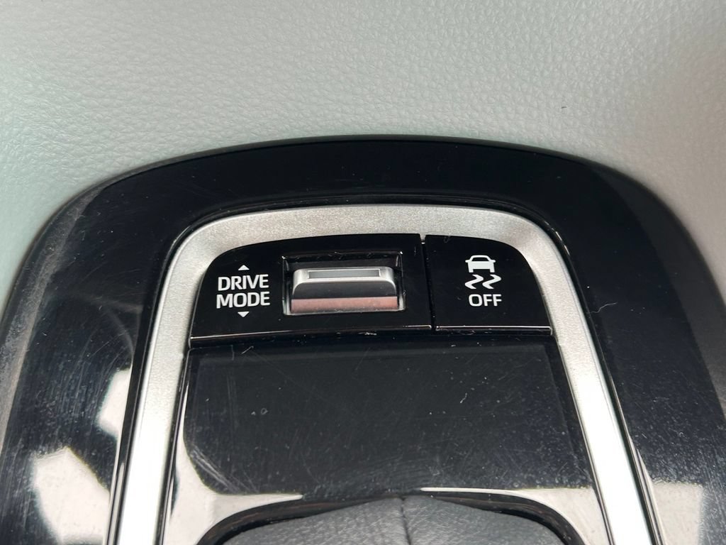 Used 2025 Toyota Corolla SE FWD image 25