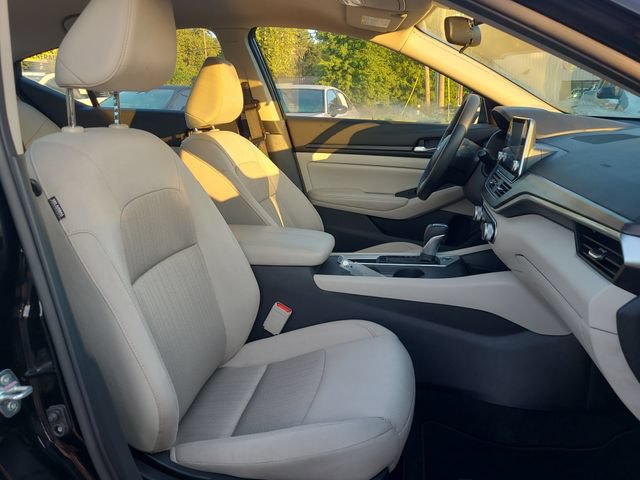 Used 2025 Nissan Altima 2.5 SV FWD image 18