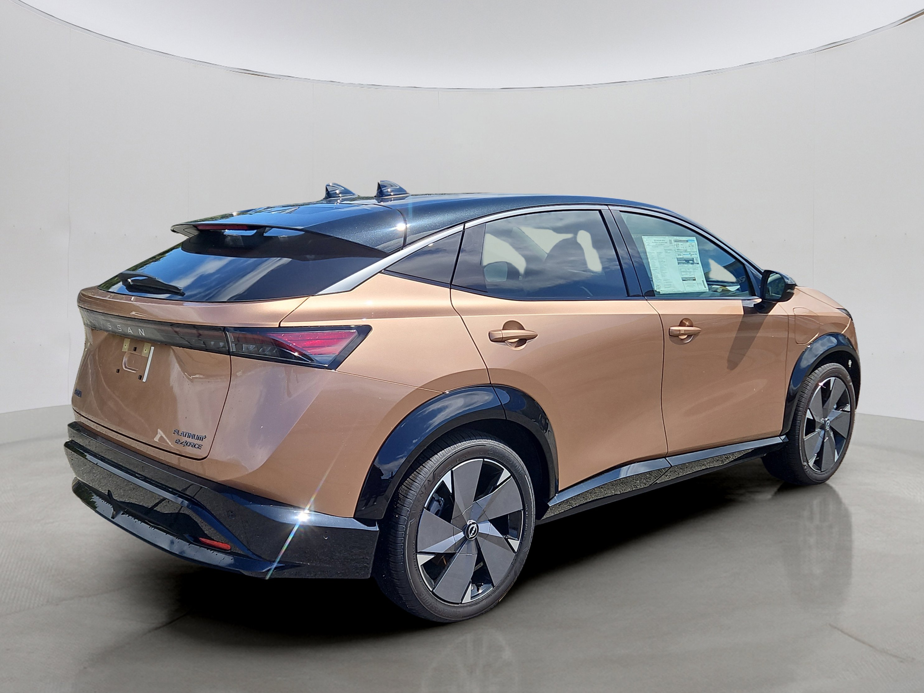 New 2025 Nissan Ariya Platinum image 3