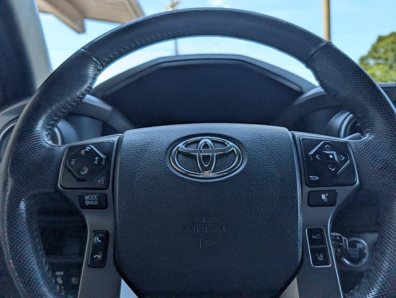 Used 2018 Toyota Tacoma TRD Off-Road AWD/4WD image 14