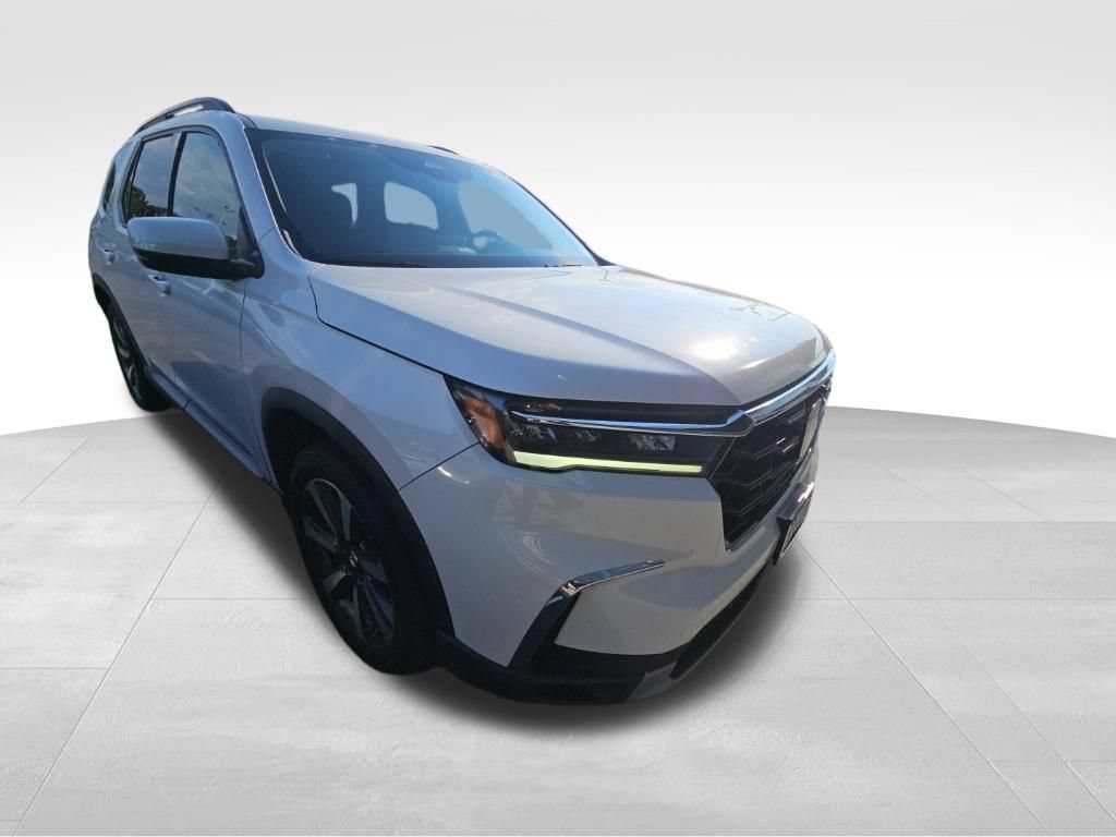 Used 2023 Honda Pilot Touring image 5