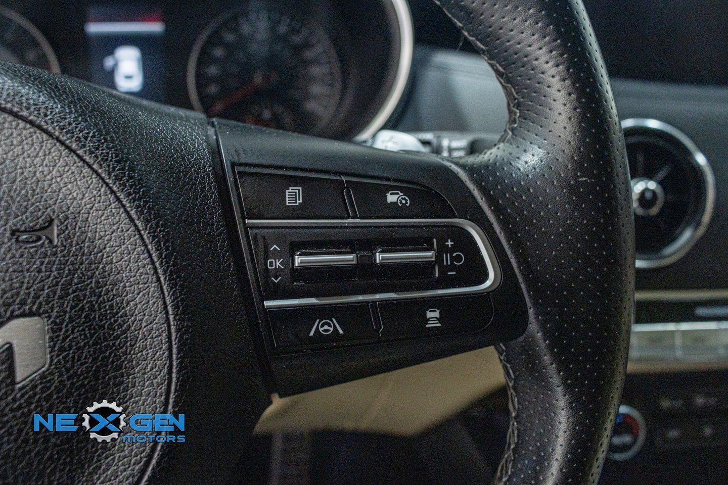 Used 2023 Kia Stinger GT-Line w/ Sun & Sound Package image 17