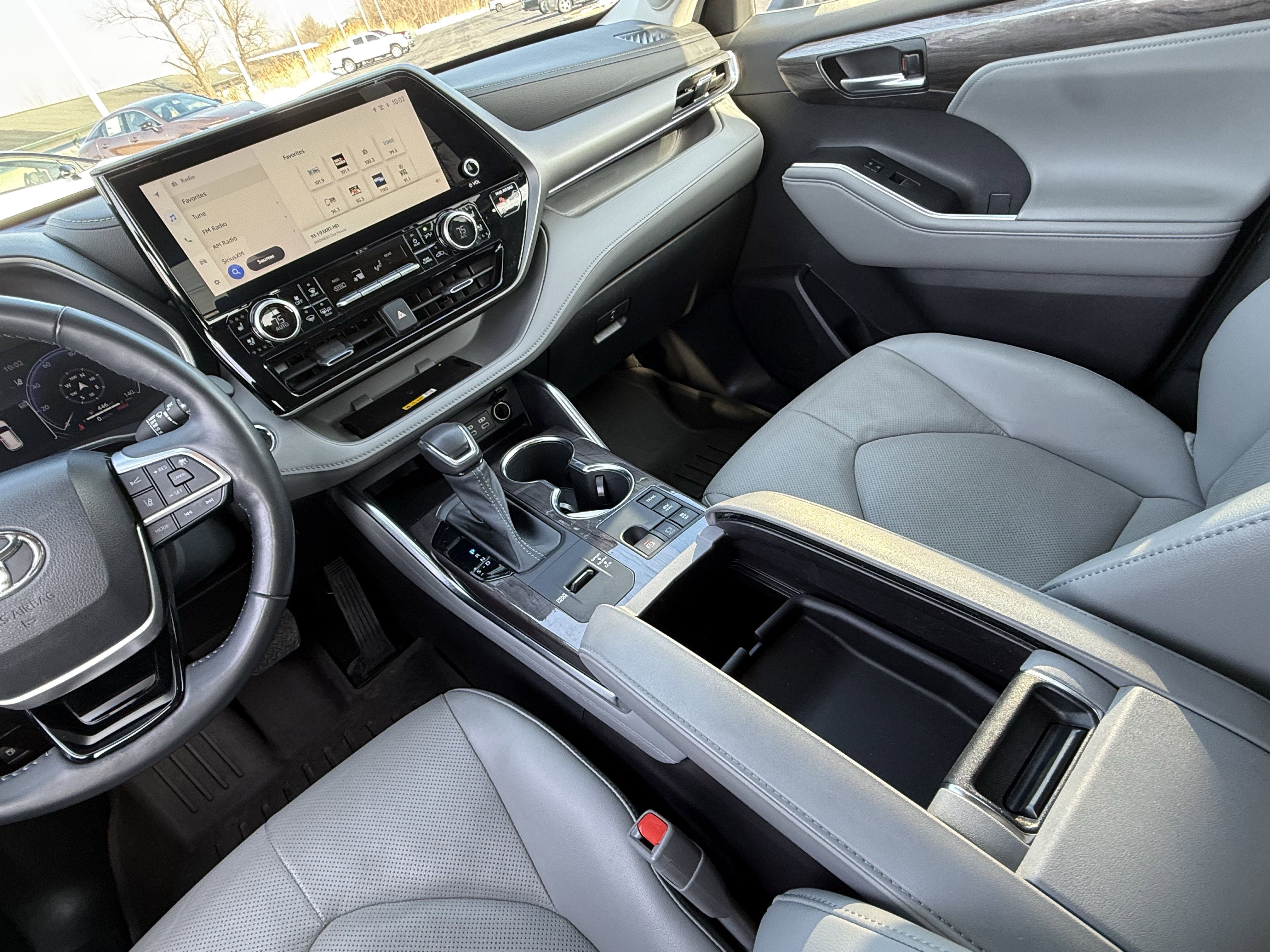 Used 2023 Toyota Highlander Limited image 19