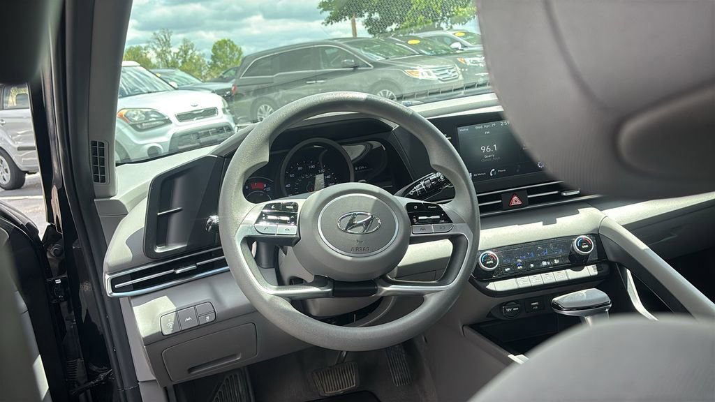 Used 2023 Hyundai Elantra SEL FWD image 13