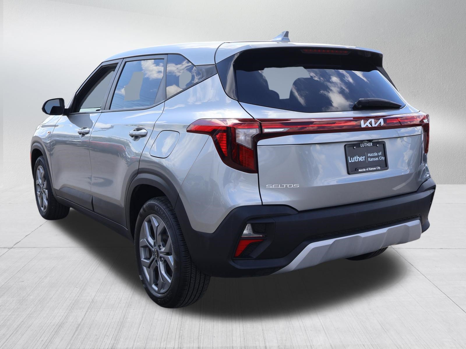 Used 2024 Kia Seltos LX AWD/4WD image 5