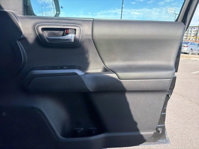 Used 2022 Toyota Tacoma TRD Sport AWD/4WD image 9