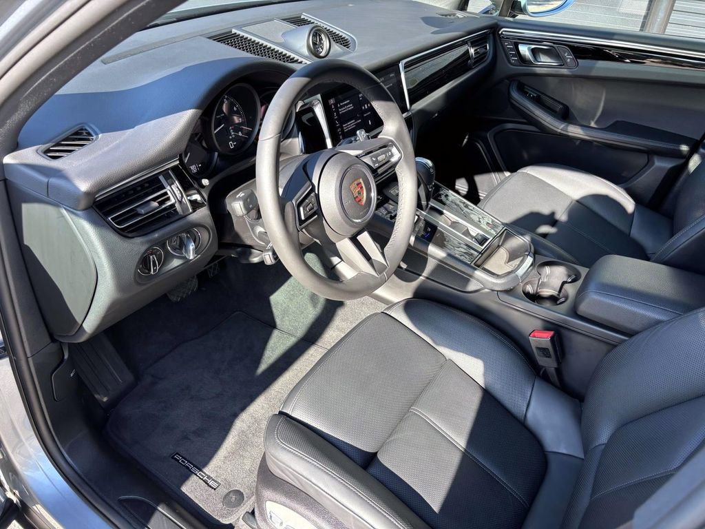 Certified 2025 Porsche Macan image 17