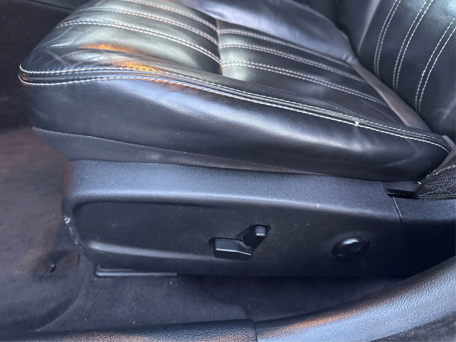 Used 2018 Chrysler 300 S AWD/4WD image 19