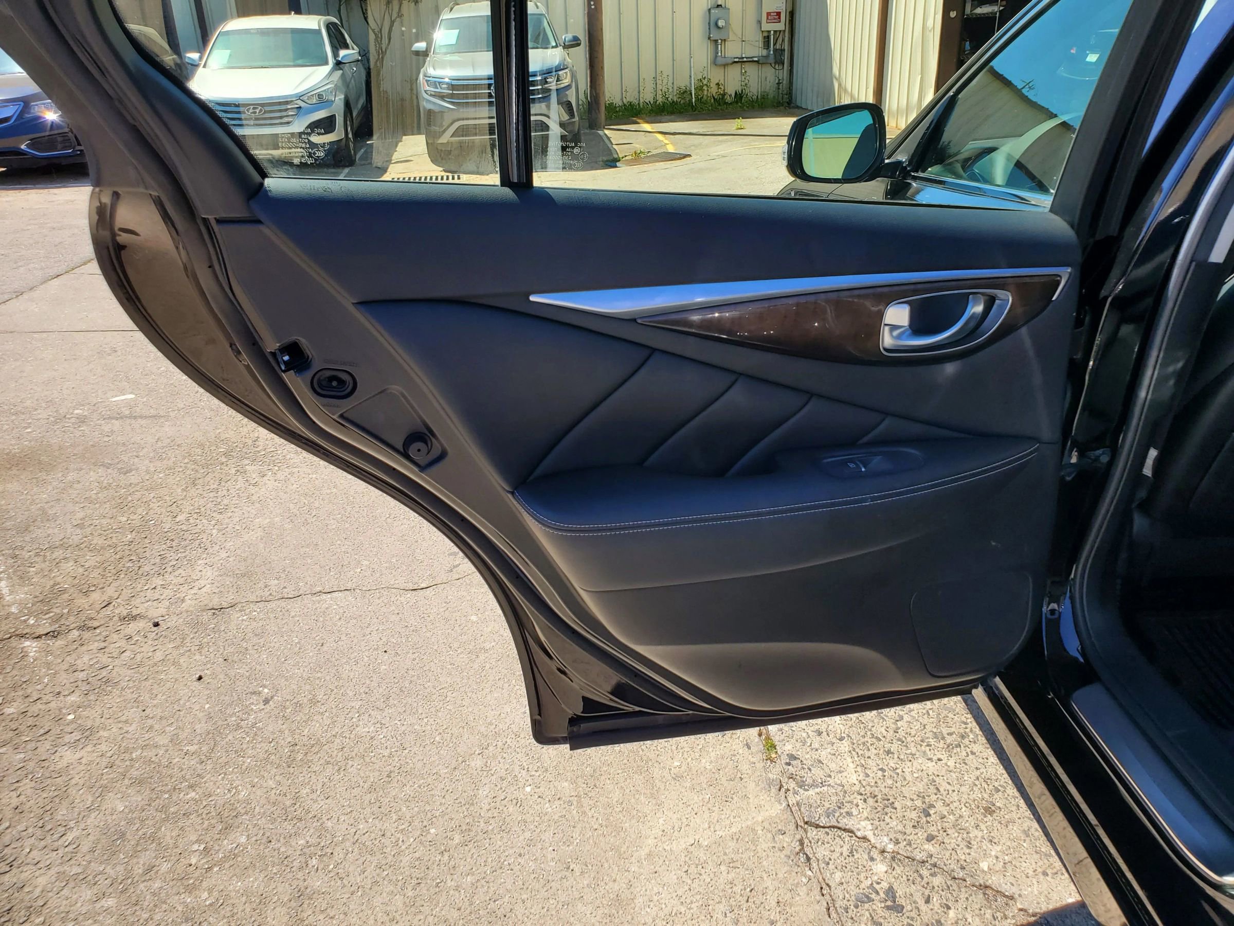 Used 2015 INFINITI Q50 Premium w/ Deluxe Touring Package AWD/4WD image 19