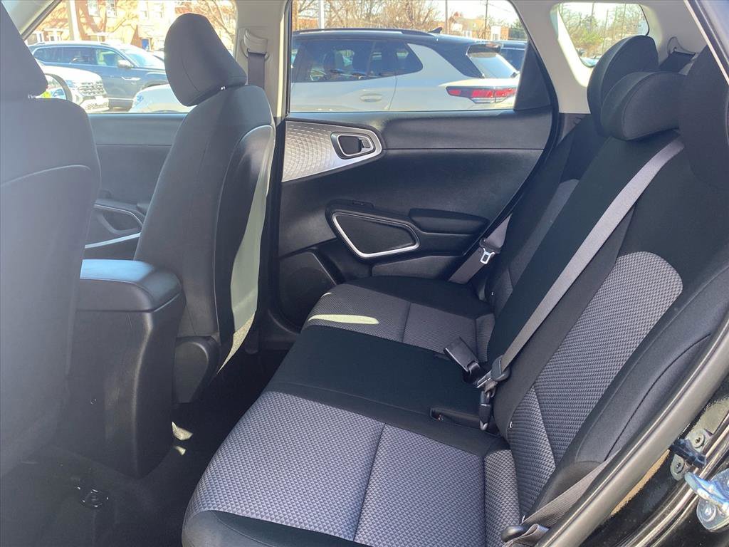 Used 2025 Kia Soul LX image 17