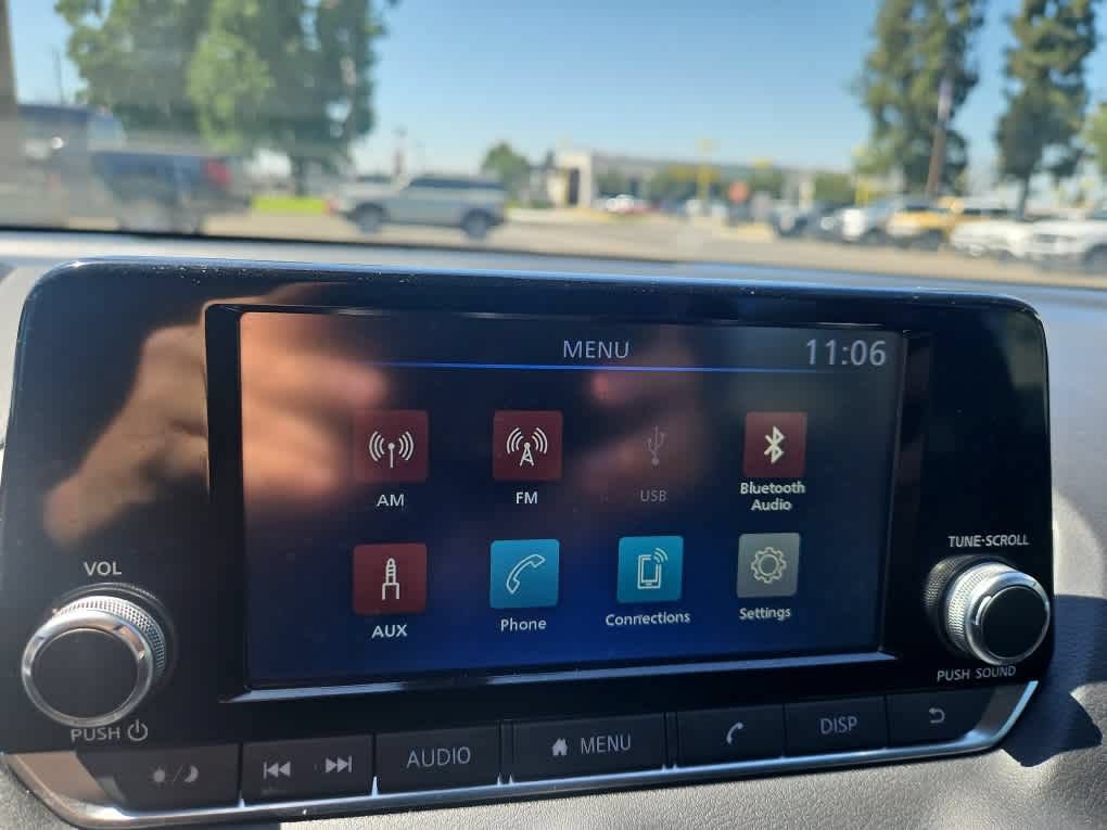 Used 2025 Nissan Sentra S FWD image 16