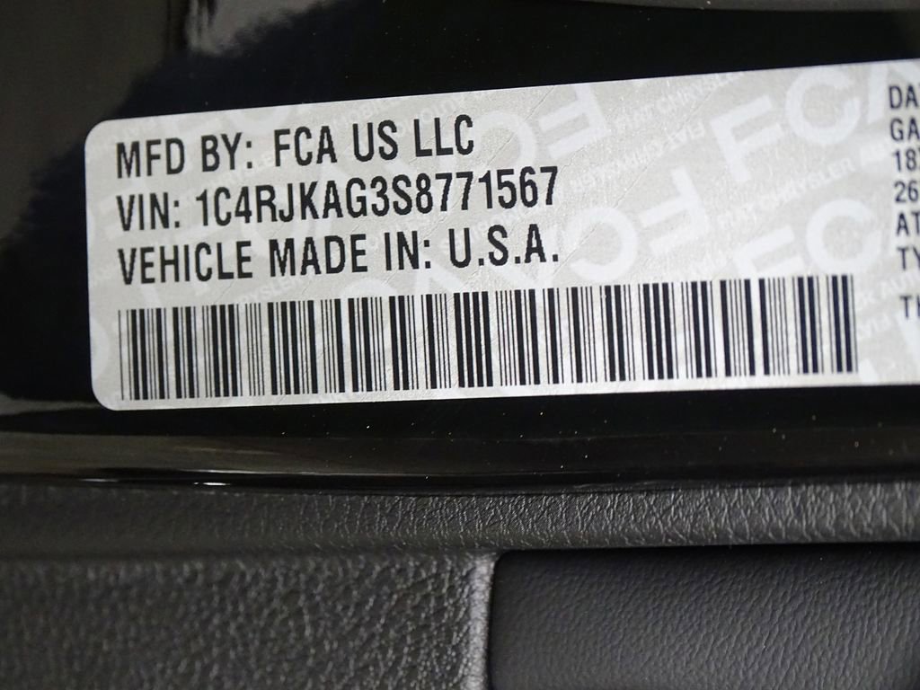 New 2025 Jeep Grand Cherokee L Laredo image 23