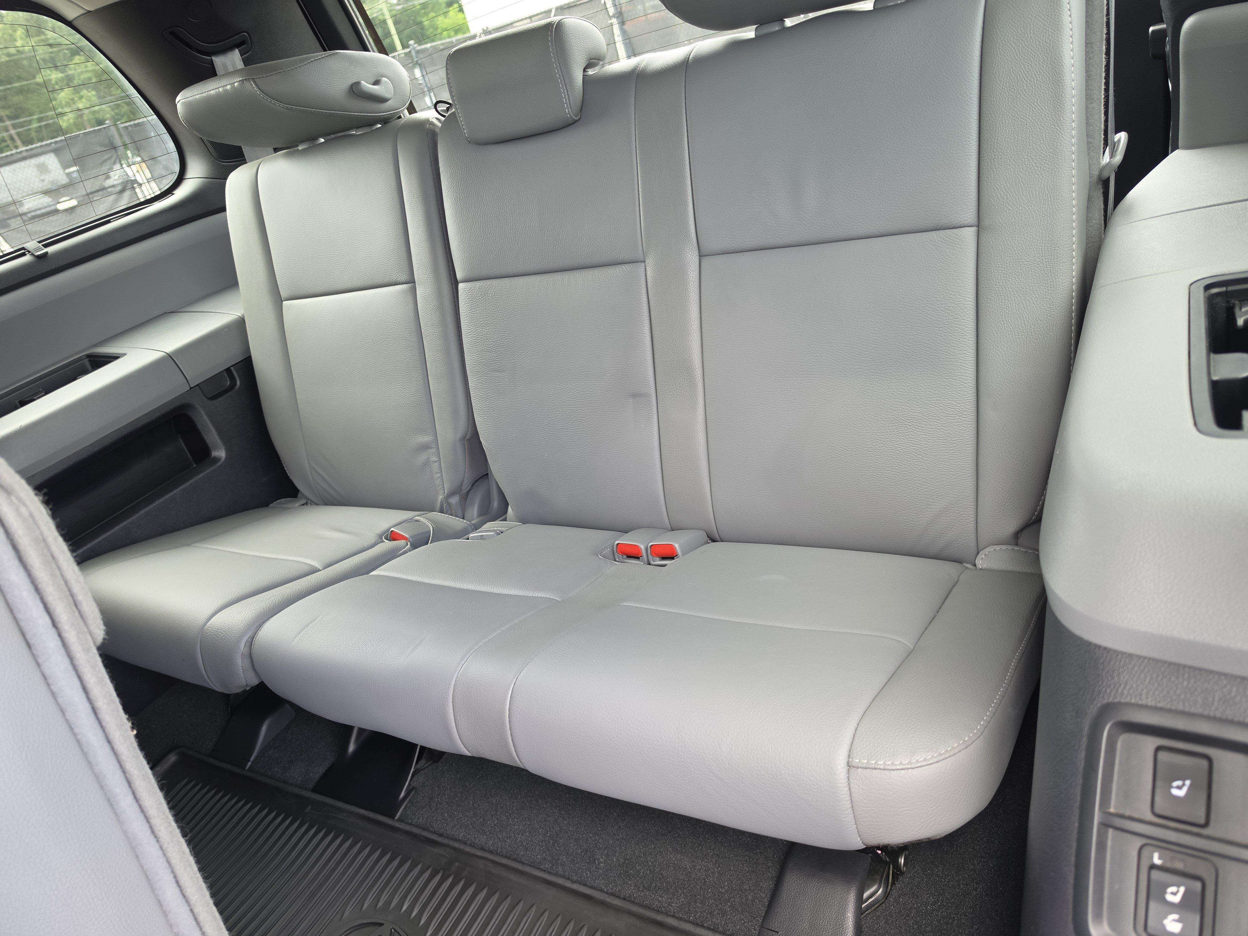 Used 2019 Toyota Sequoia Limited w/ Safety & Convenience Package RWD image 11