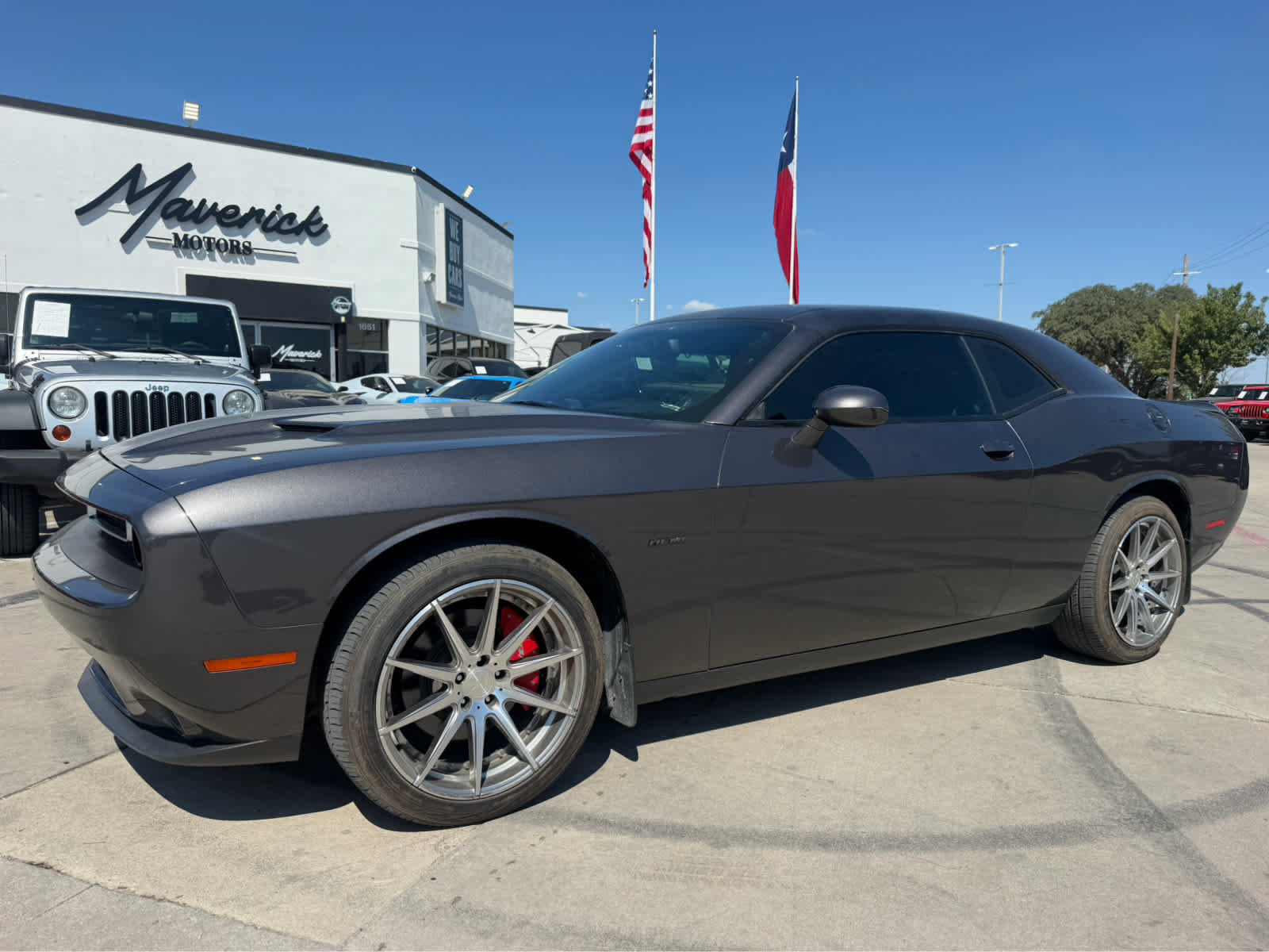 Used 2016 Dodge Challenger R/T w/ Driver Convenience Group RWD image 1