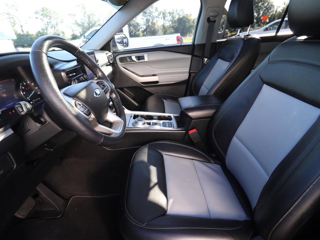 Used 2022 Ford Explorer XLT w/ Equipment Group 202A RWD image 2