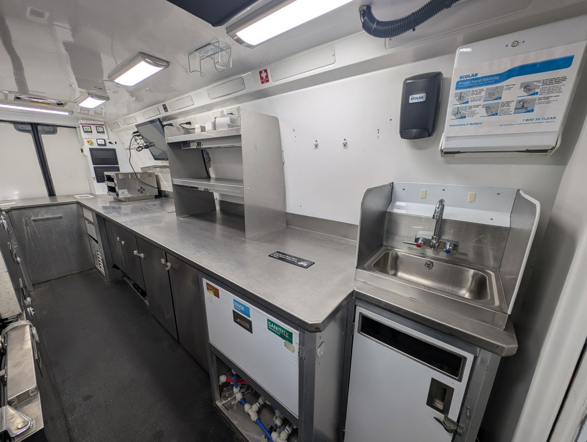 Used 2021 Mercedes-Benz Sprinter 4500 w/ Parking Package image 8