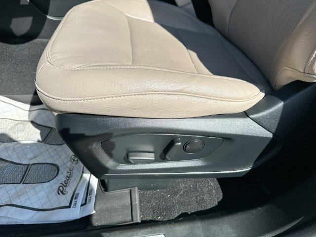 Used 2023 Ford Explorer Limited w/ Equipment Group 301A AWD/4WD image 40