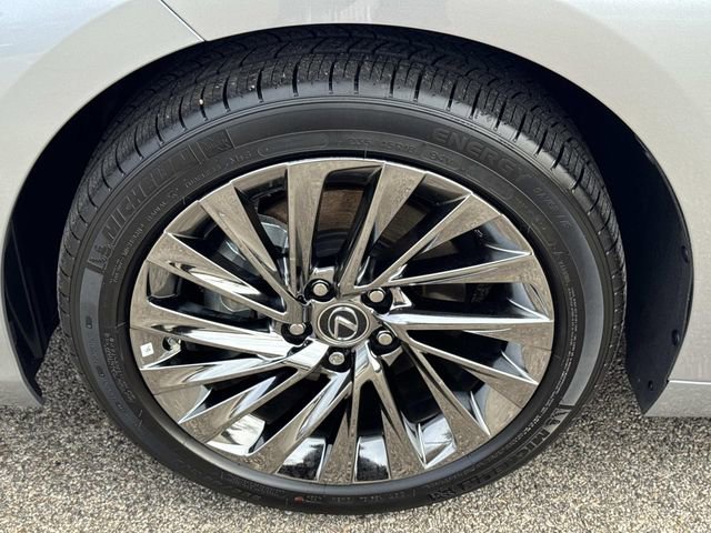 New 2025 Lexus ES 300h w/ Accessory Package (Z2) image 9