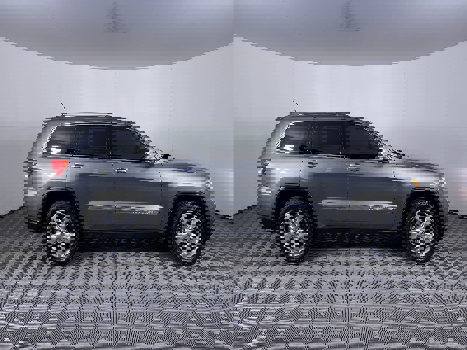 Used 2012 Jeep Grand Cherokee Overland AWD/4WD image 10