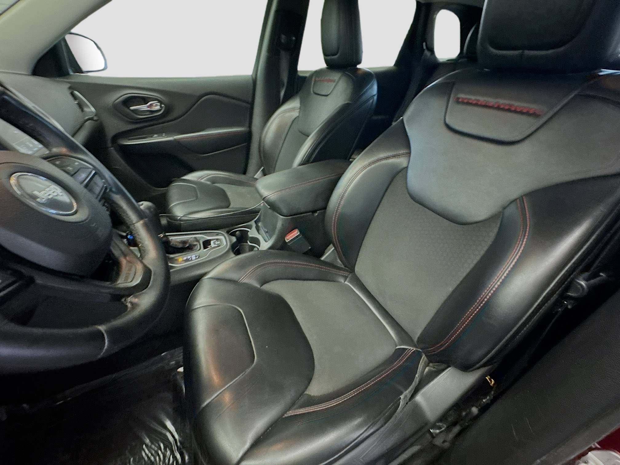 Used 2019 Jeep Cherokee Trailhawk w/ Comfort/Convenience Group image 11