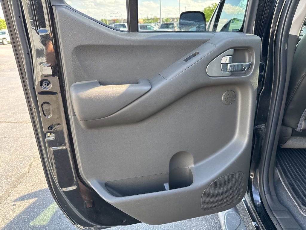 Used 2020 Nissan Frontier PRO-4X w/ Pro-4x Utility Package AWD/4WD image 34