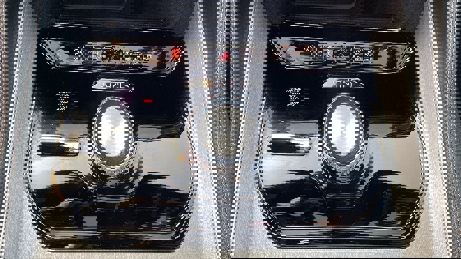 Used 2025 Jeep Wagoneer 4WD w/ Premium Group I image 15