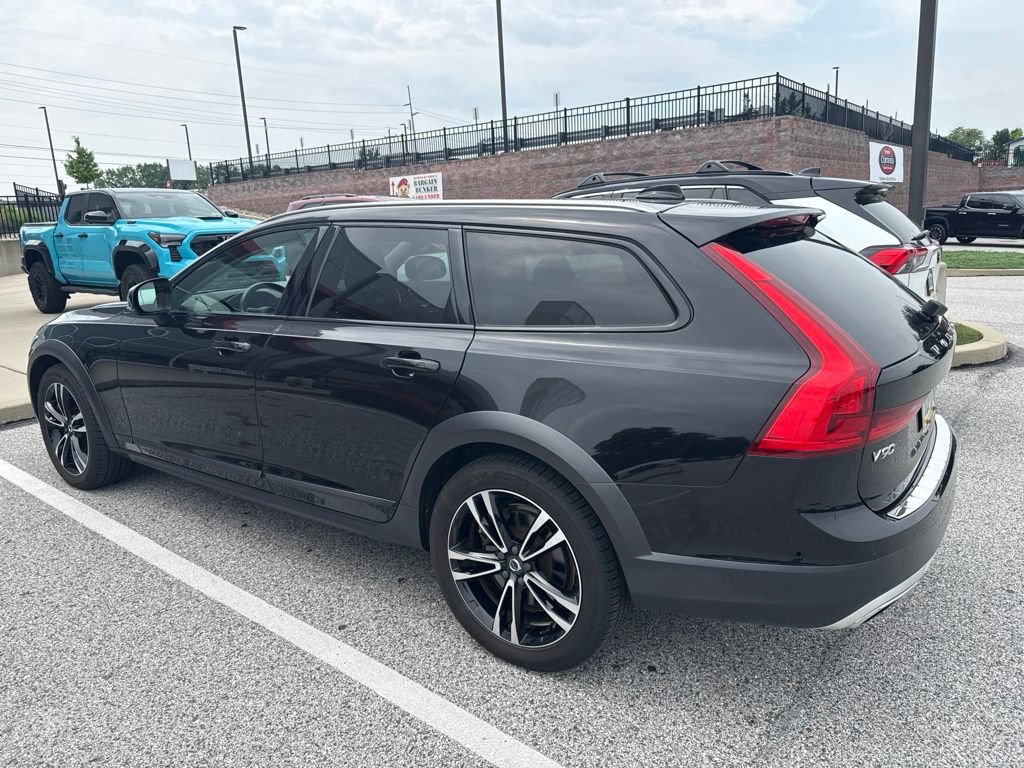 Used 2018 Volvo V90 T5 Cross Country w/ Convenience Package AWD/4WD image 3