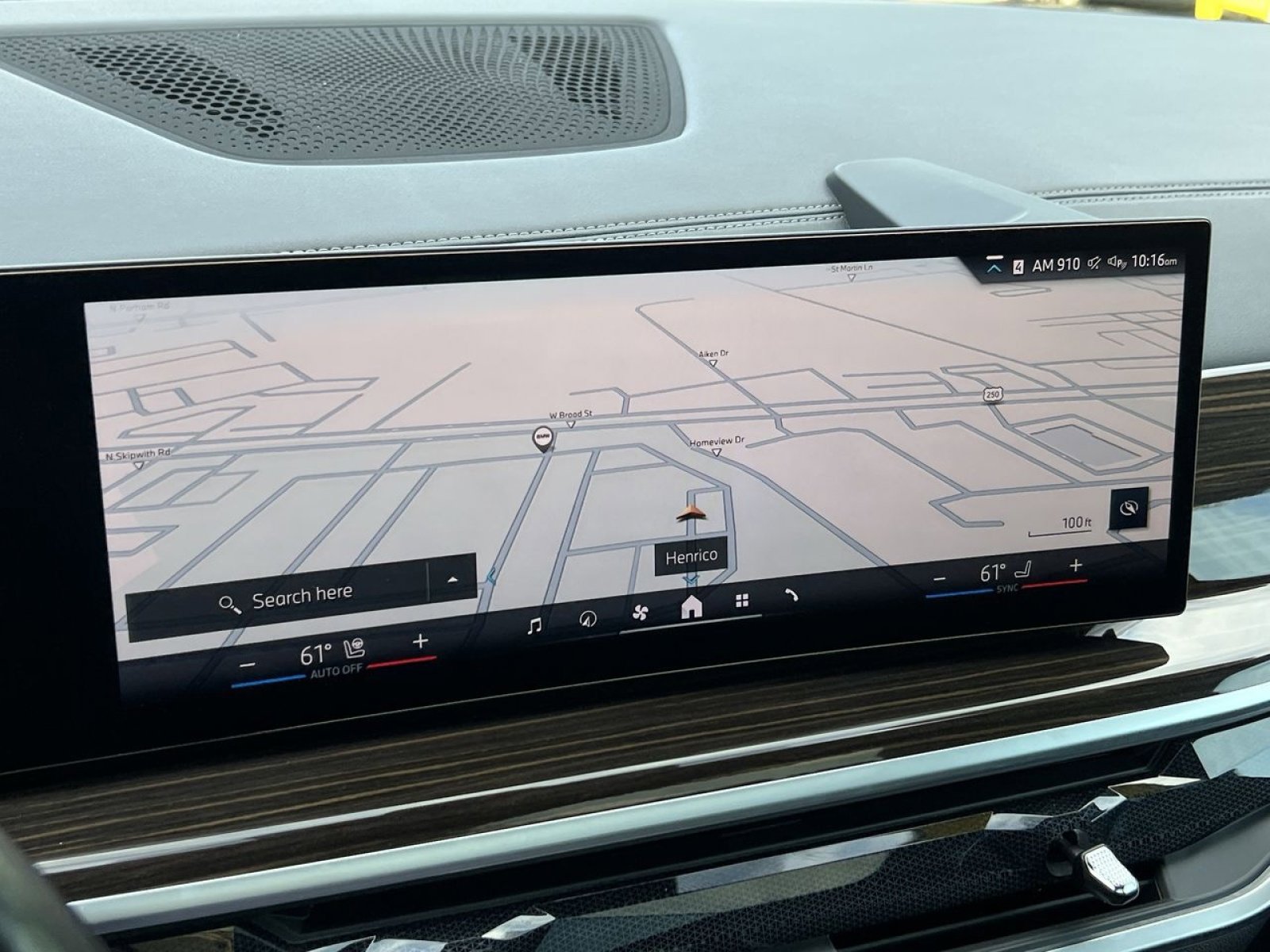 Used 2024 BMW X6 xDrive40i w/ Premium Package image 17