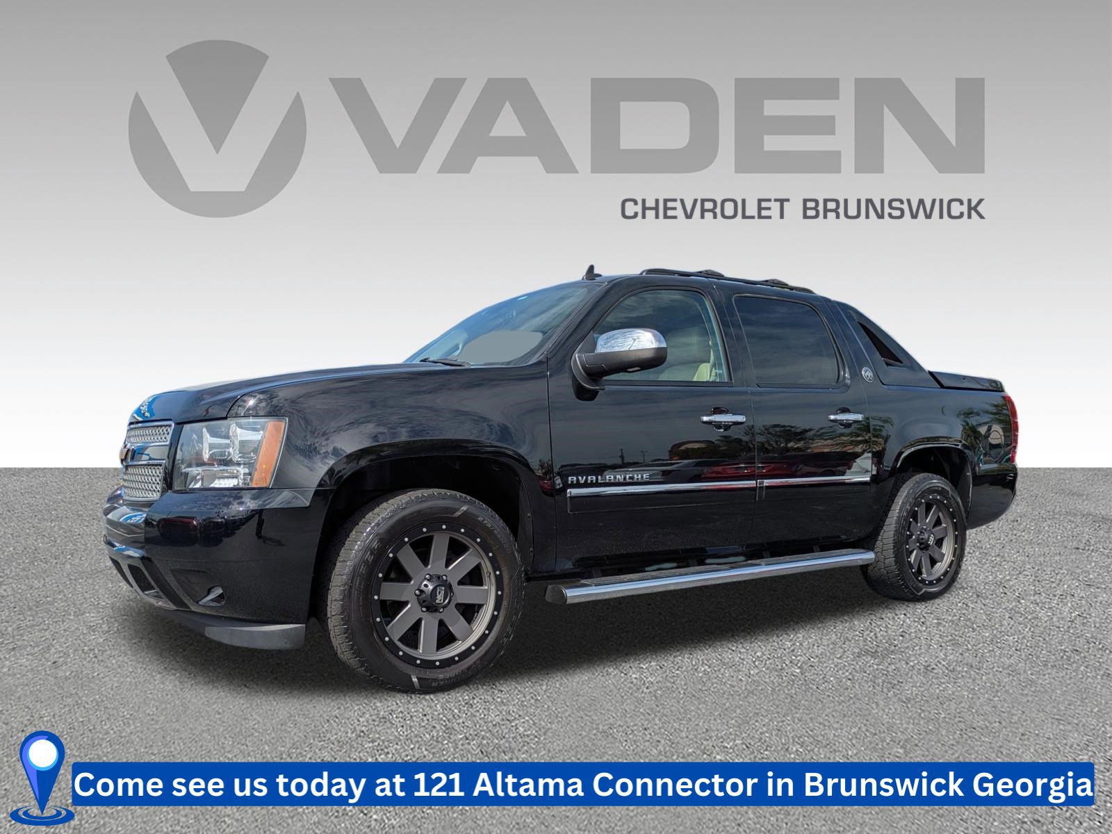 Used 2013 Chevrolet Avalanche LTZ image 1