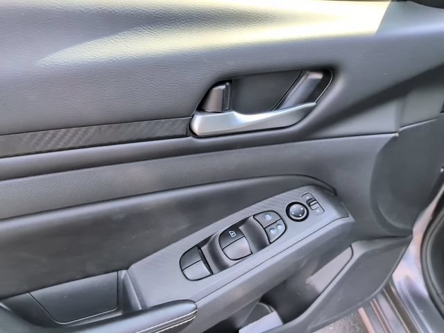 Used 2024 Nissan Altima 2.5 SV FWD image 12