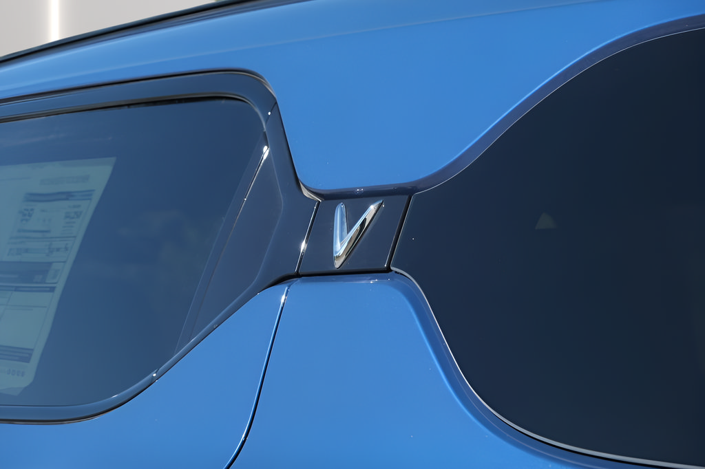 New 2024 VinFast VF 9 Plus AWD/4WD image 32