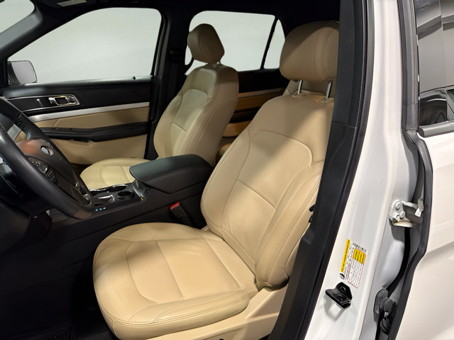 Used 2017 Ford Explorer XLT w/ Equipment Group 202A FWD image 11