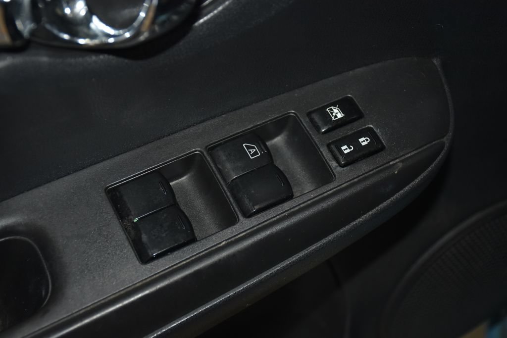 Used 2014 Nissan Versa Note SV FWD image 22